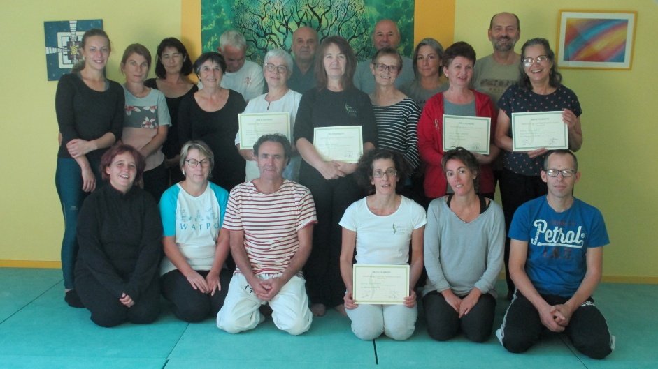Photo de groupe à l'occasion des remises de certification